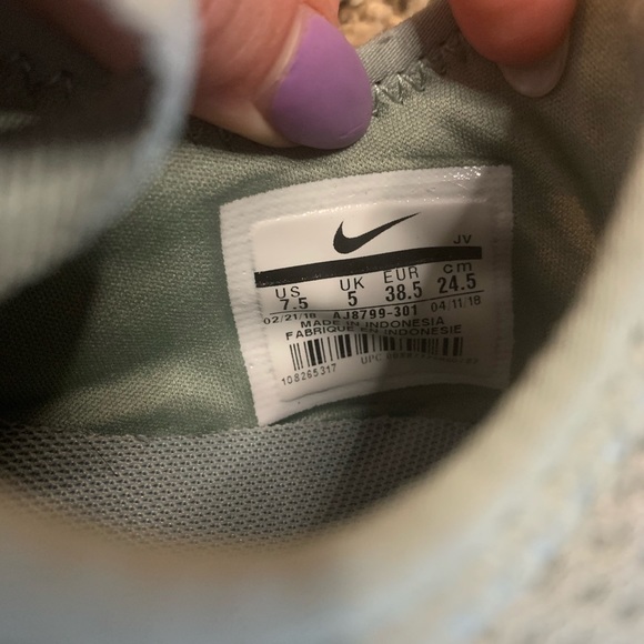 Nike sneakers - Picture 3 of 3